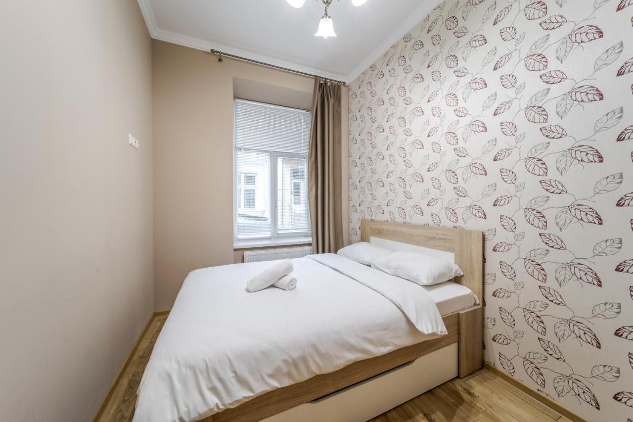 Apartment On Stavropihiiska Street 1 利沃夫 外观 照片