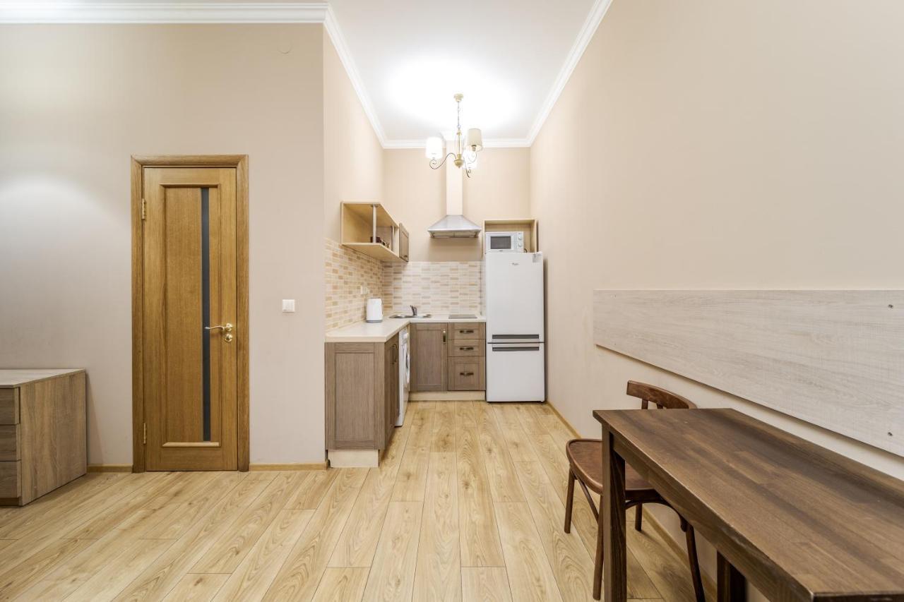Apartment On Stavropihiiska Street 1 利沃夫 外观 照片